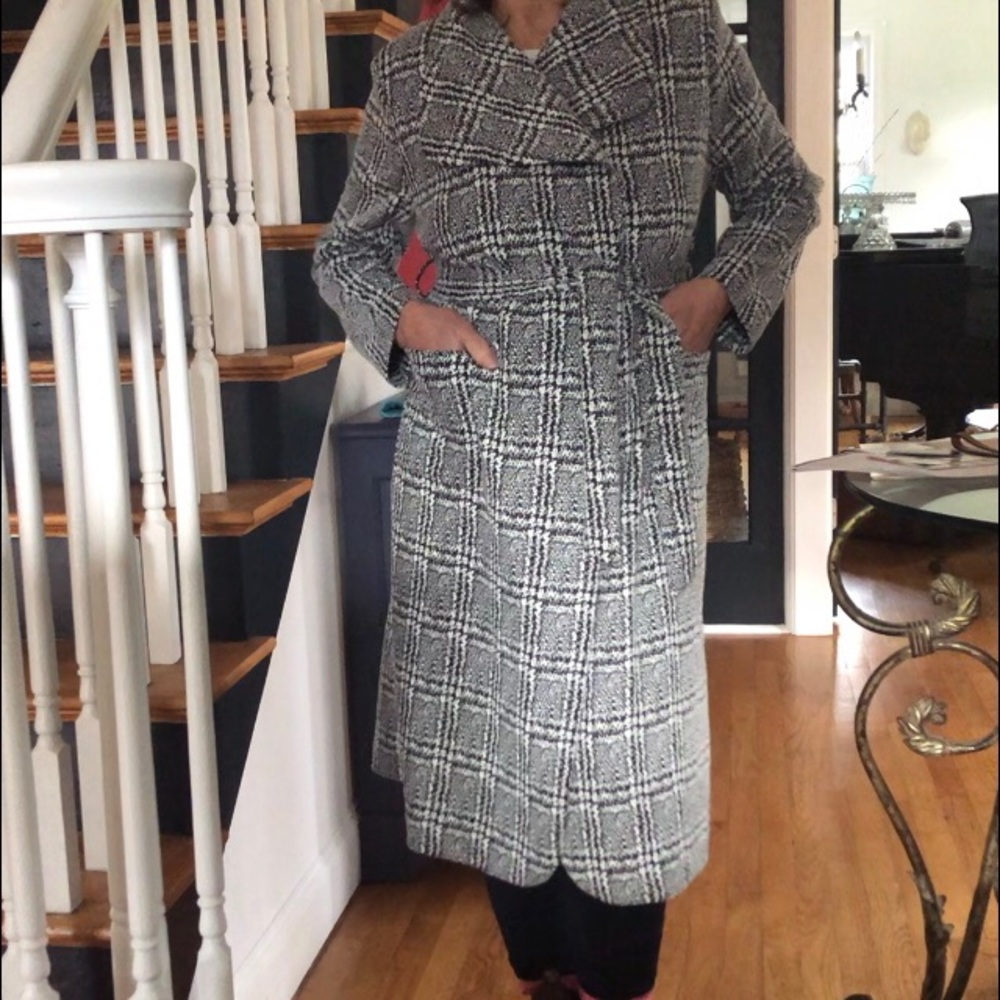 NWT Shinestar Collection Long B+W Coat Size M